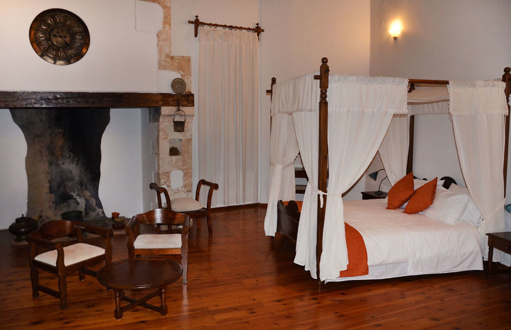 Amphora Hotel 3*